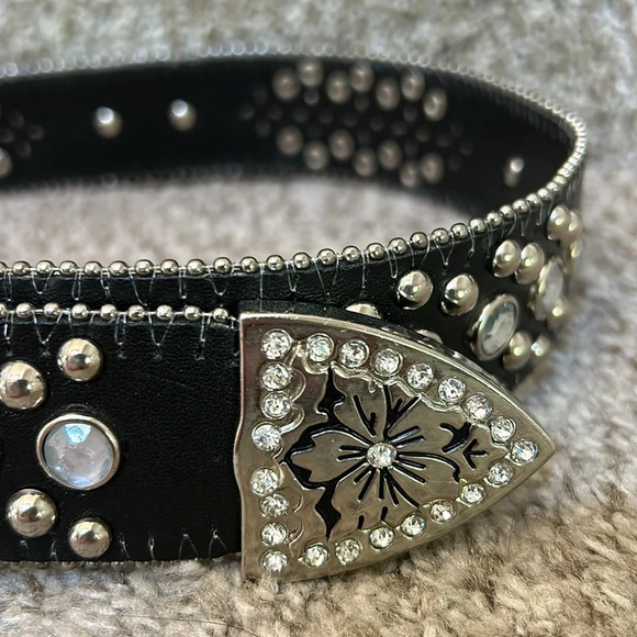 1659 black leather belt with rhinestones and fleur de lis embellishments. Large - Picture 3 of 8